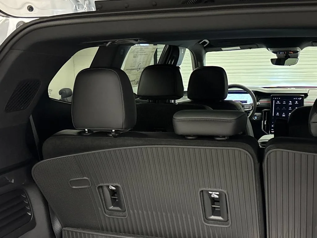 2026 GMC Acadia AT4 - Photo 18