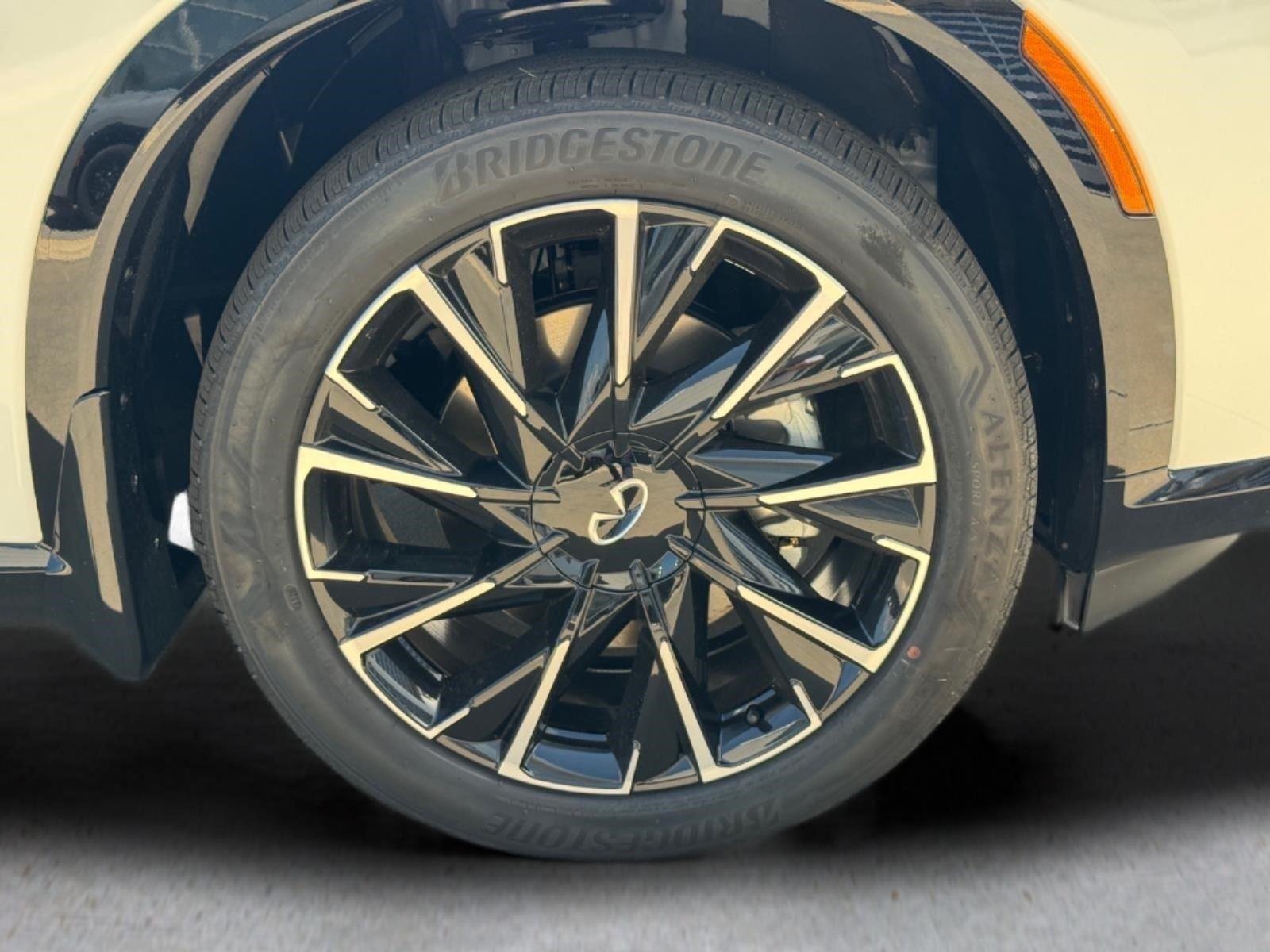 New 2027 2T RAD WHT INFINITI Autograph AWD image 9