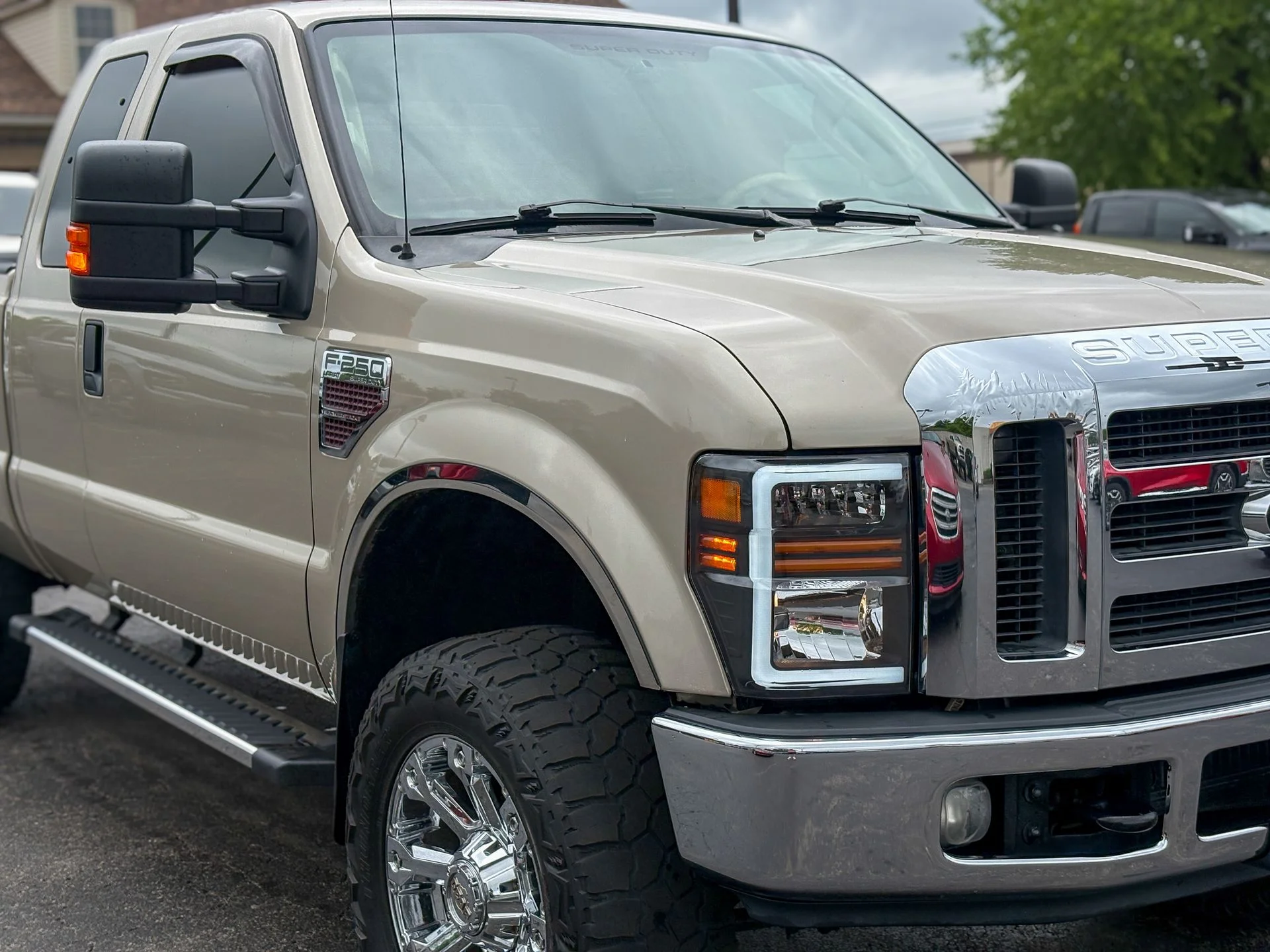 Used 2008 Gold Ford Lariat image 3