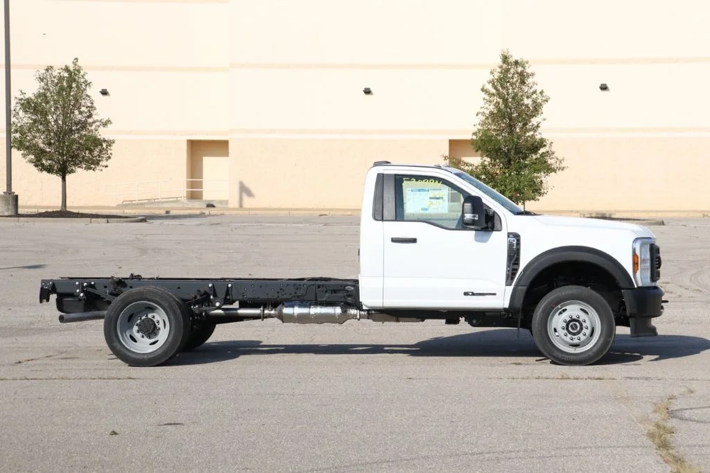 New 2025 Oxford White Ford F-550® XL image 9
