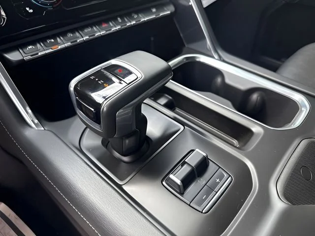 Used 2023 Silver GMC Denali image 10
