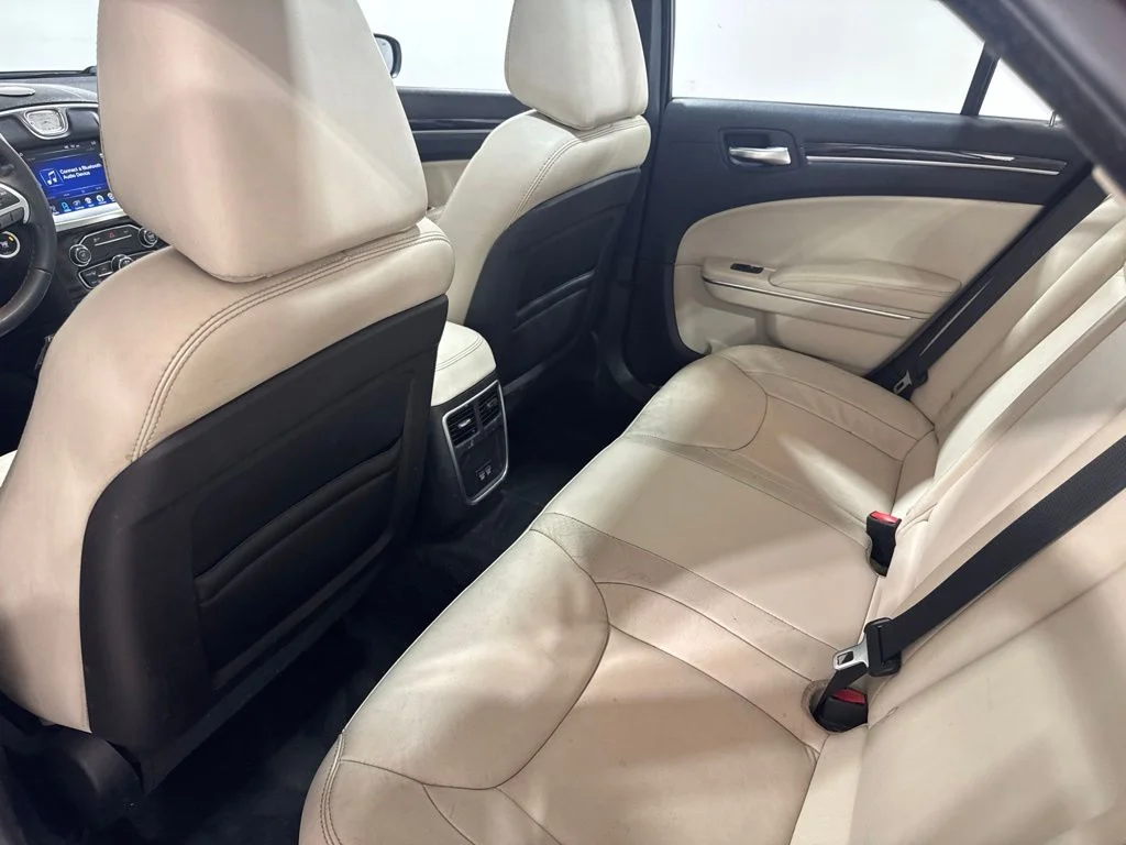 Used 2015 Velvet Chrysler Limited image 21