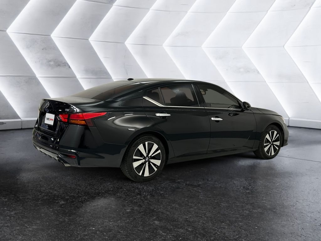 Used 2019 Black Nissan 2.5 SV image 4