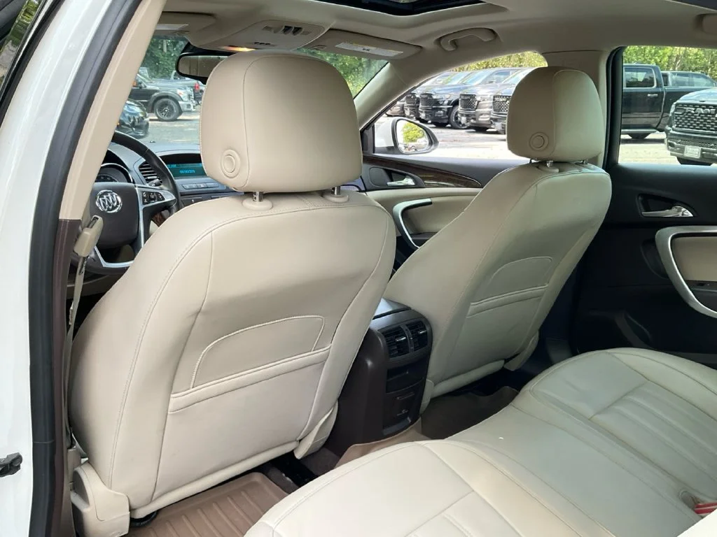 Used 2012 White Buick Premium I image 31