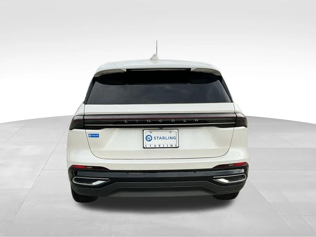 Used 2026 White Lincoln Premiere image 8
