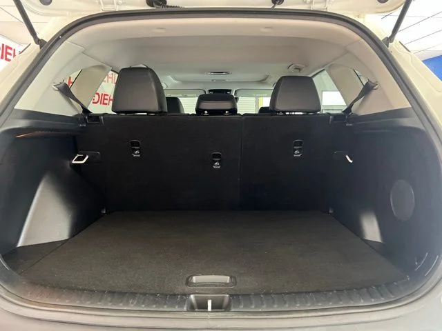 Used 2021 White Kia SX image 8
