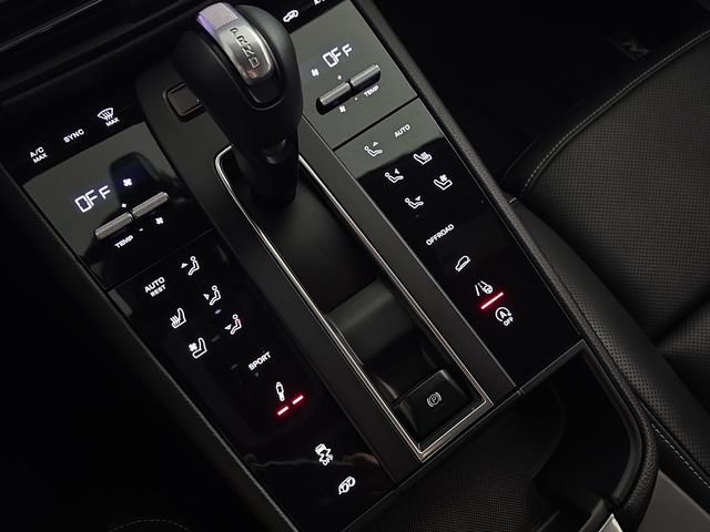 Used 2024  Porsche S image 21