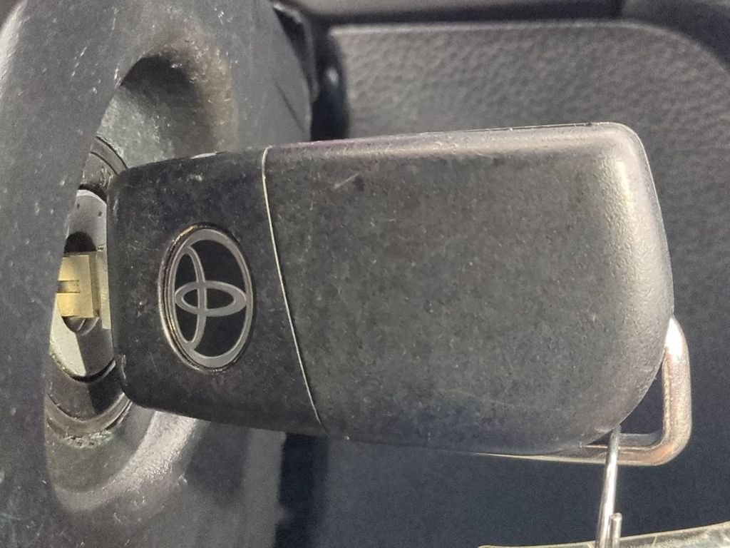2021 Toyota RAV4 LE - Photo 35