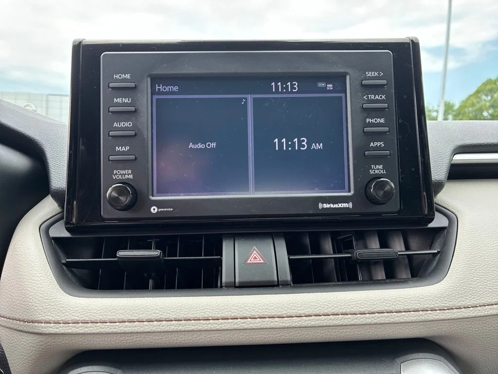 Used 2022 White Toyota XLE image 20