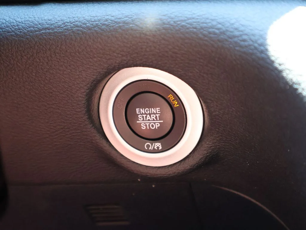 Used 2025 White Chrysler Limited image 31