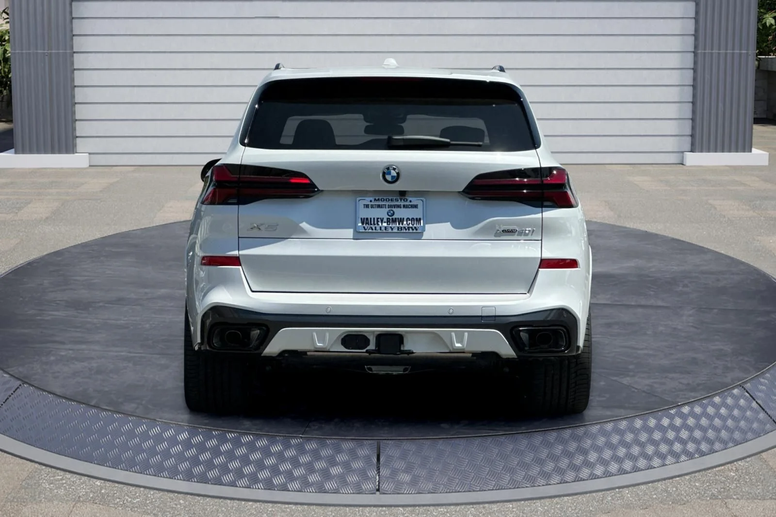 New 2026 Mineral White Metallic BMW xDrive40i image 5