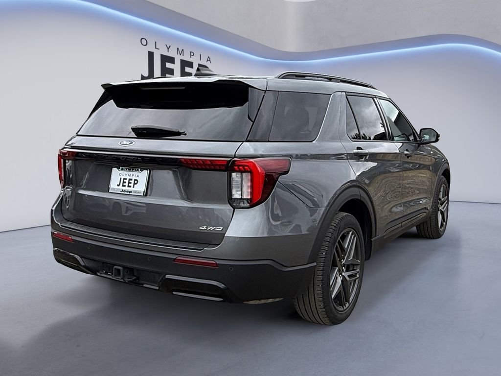 Used 2025 Gray Ford ST-Line image 3