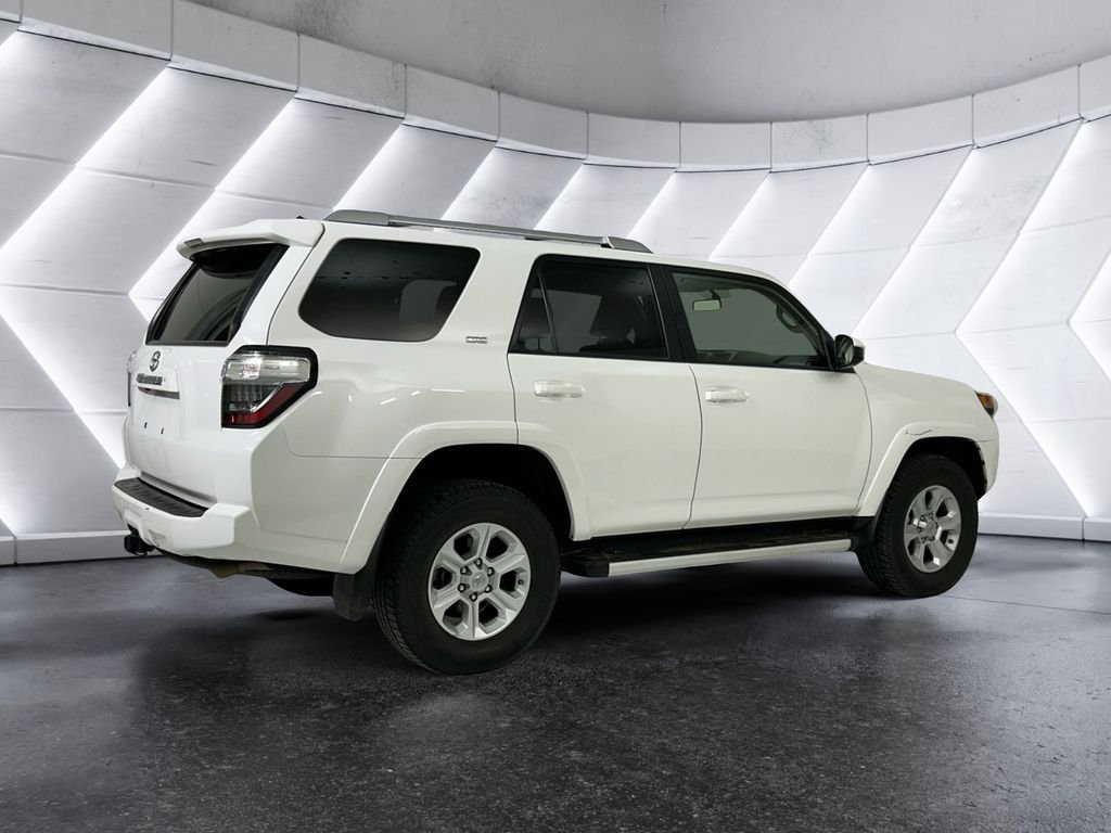 Used 2014 White Toyota SR5 image 4