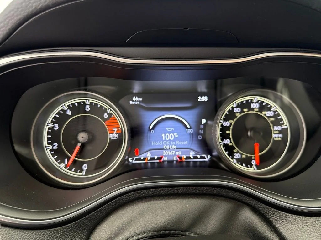 Used 2023 White Jeep Altitude image 26