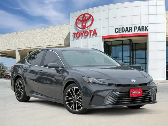 Used 2025  Toyota XLE image 1