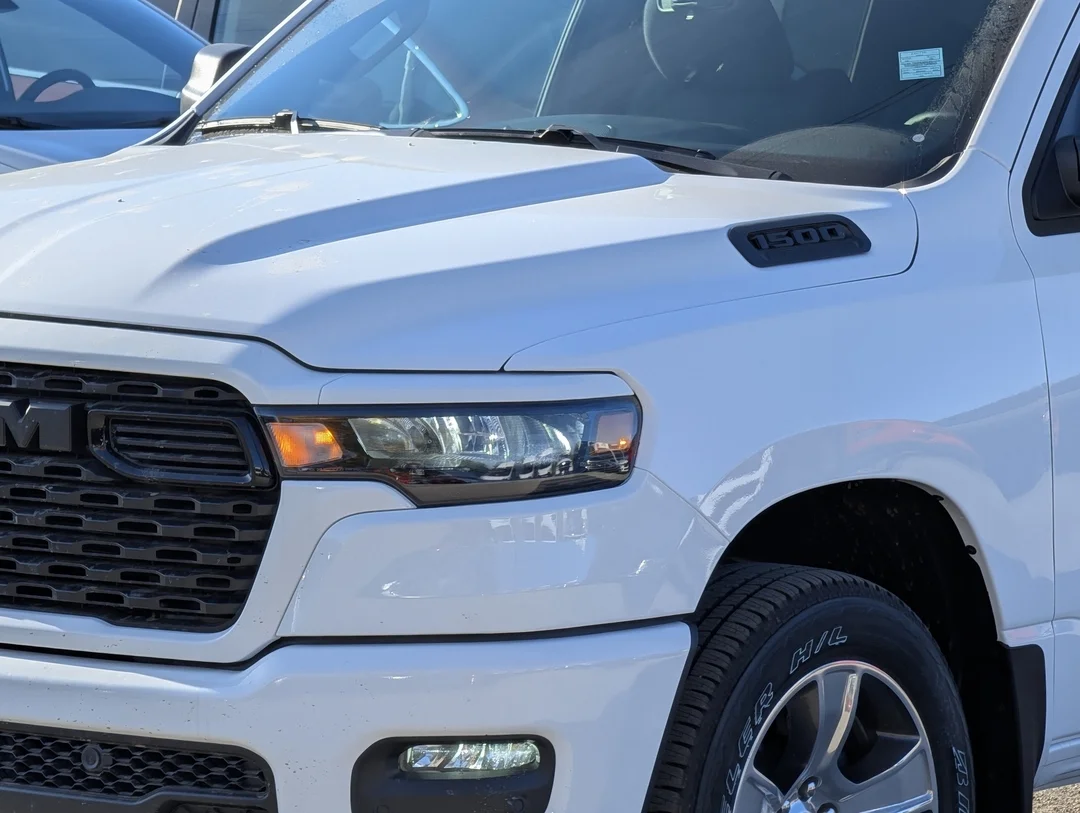 New 2026 White RAM Express - - 4x4 - Remote Start - Adaptive Cruise Control - Class IV Towing & More! image 10