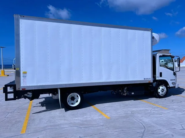 New 2024 White ISUZU 18ft Thermo King w/2500lb Lift, 19,500lb GVWR image 8