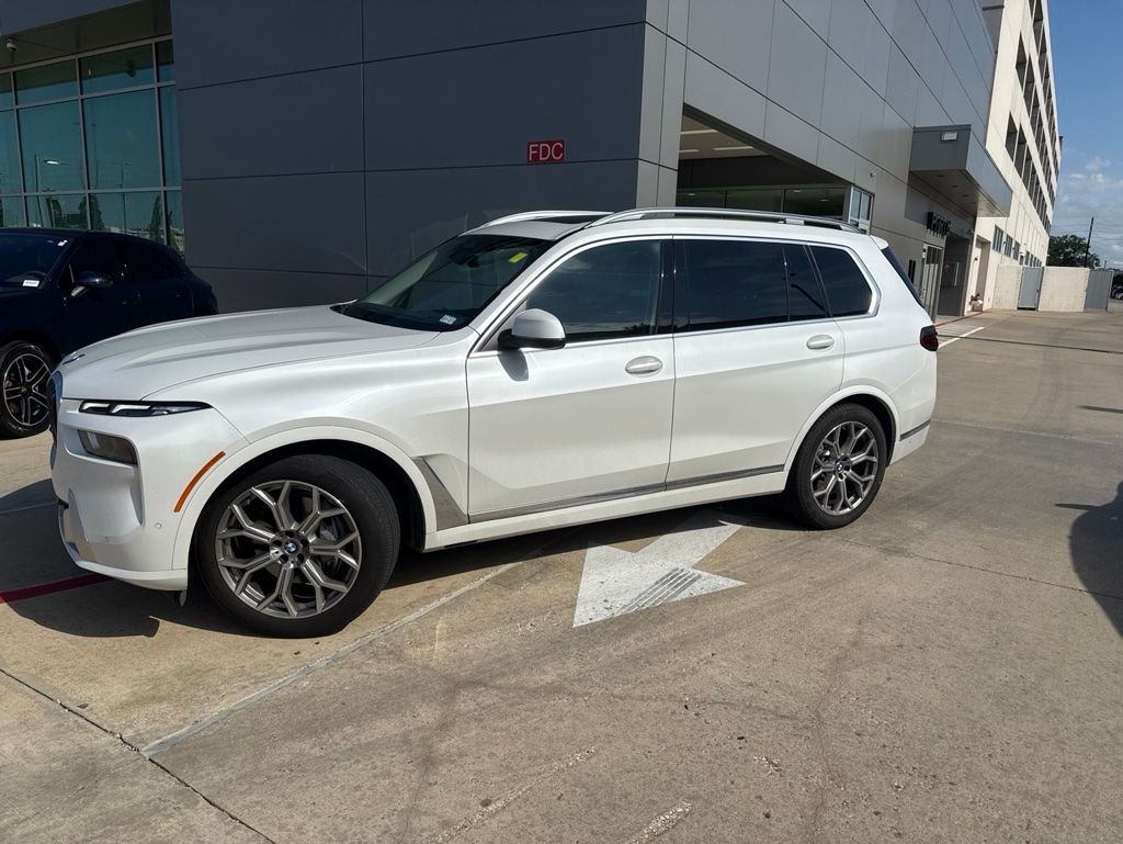 2023 BMW X7 xDrive40i's photo