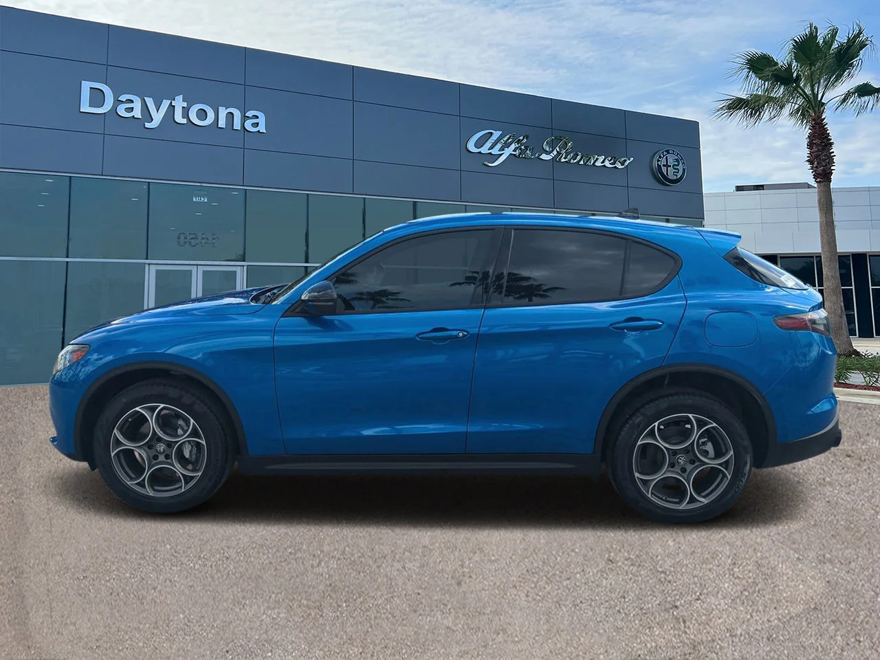 New 2025 Misano Blue Metallic Exterior Paint Alfa Romeo  image 5