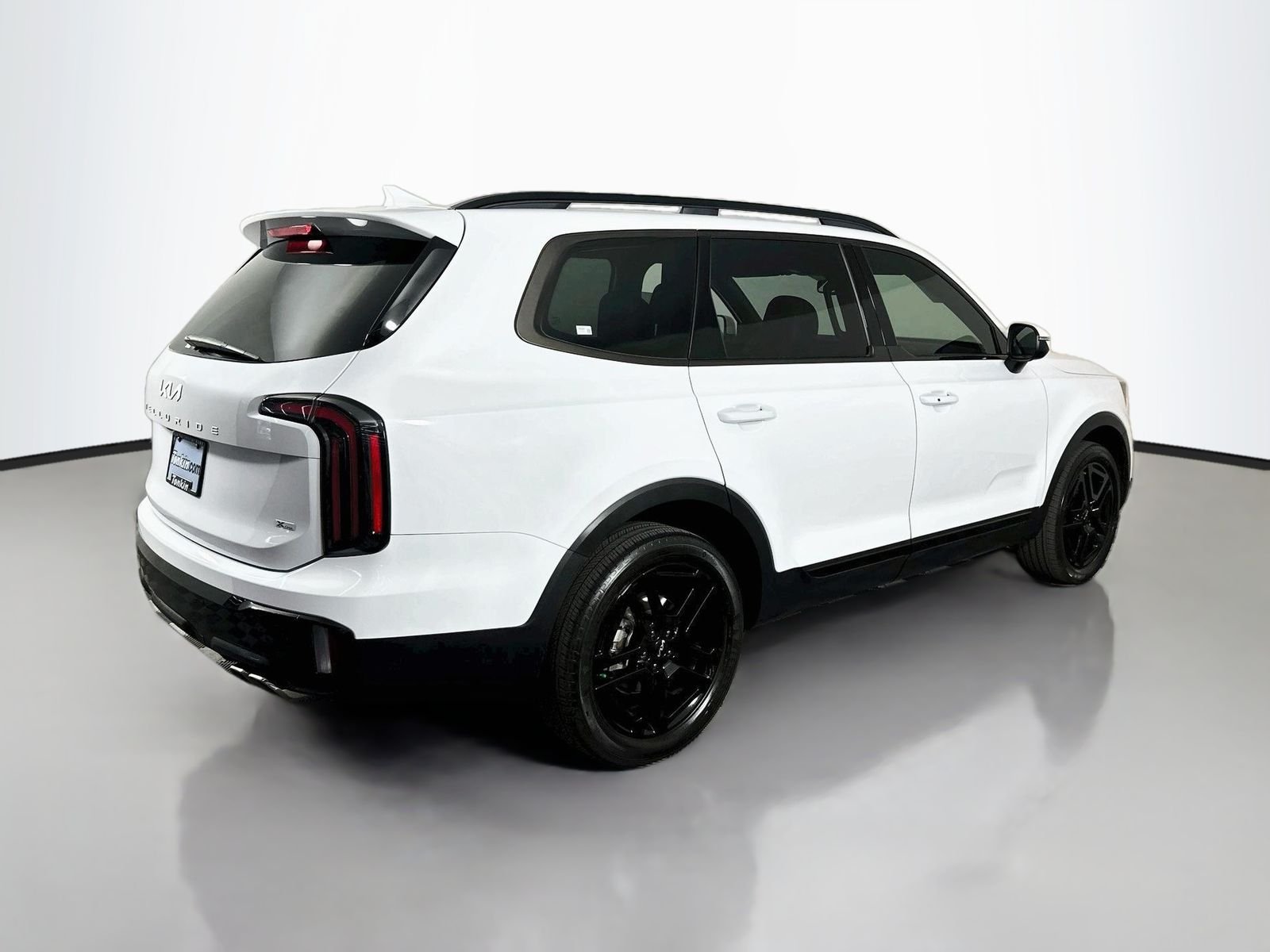 Used 2024 Glacial White Pearl Kia EX X-Line image 7