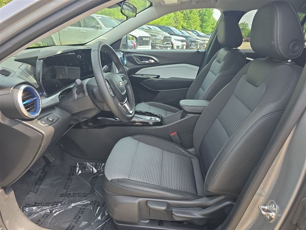 Used 2025 Gray Chevrolet LT image 17