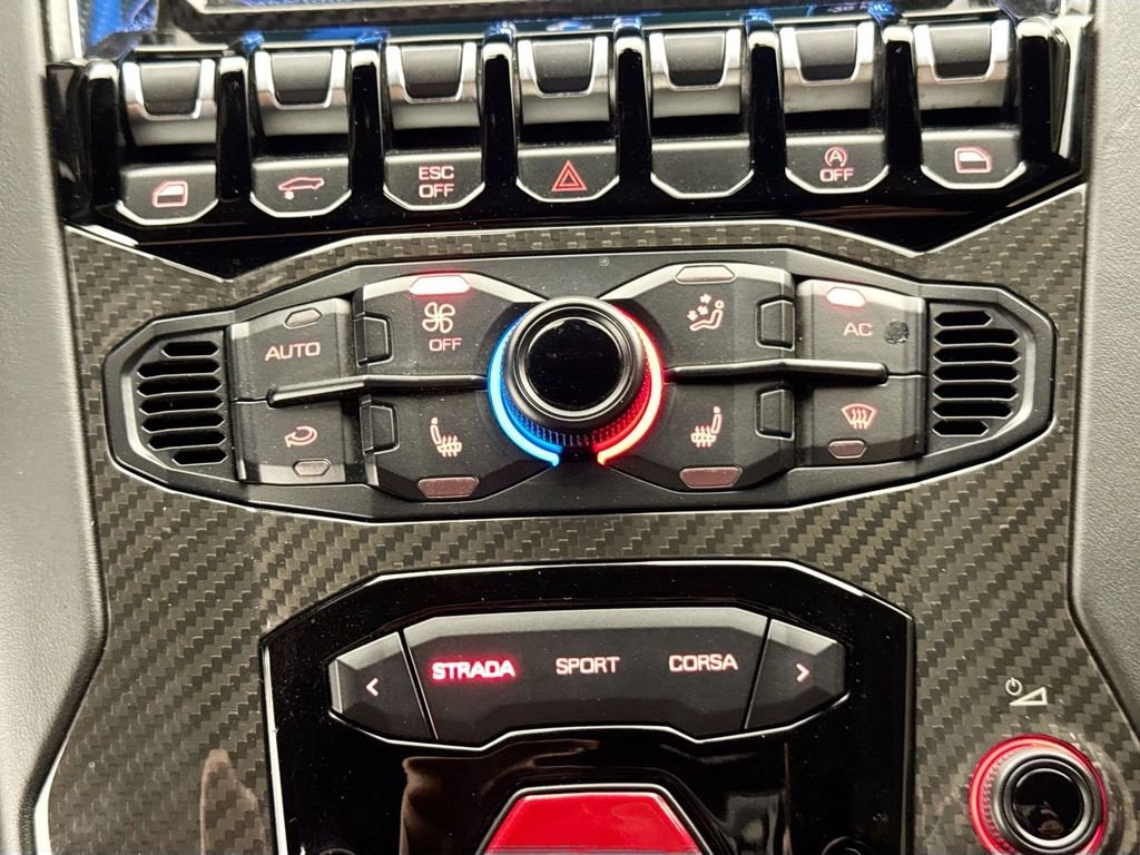 Used 2017  Lamborghini  image 16