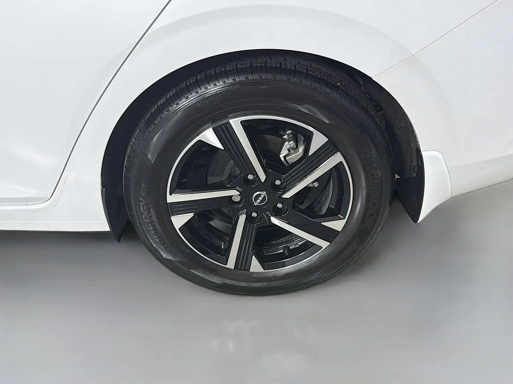 Used 2025 Aspen White Tricoat Nissan SV image 29