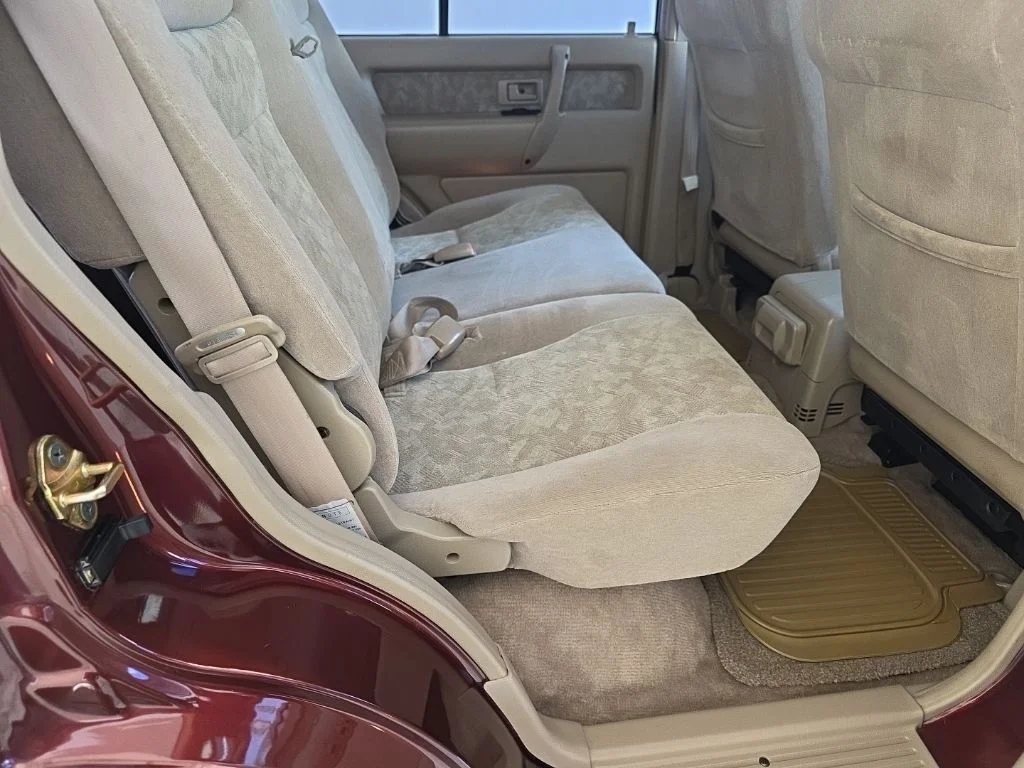 Used 2000 Red Isuzu S image 22