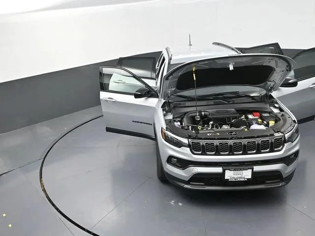 New 2026 Silver Zynith Metallic Clear-Coat Exterior Paint Jeep Latitude image 31