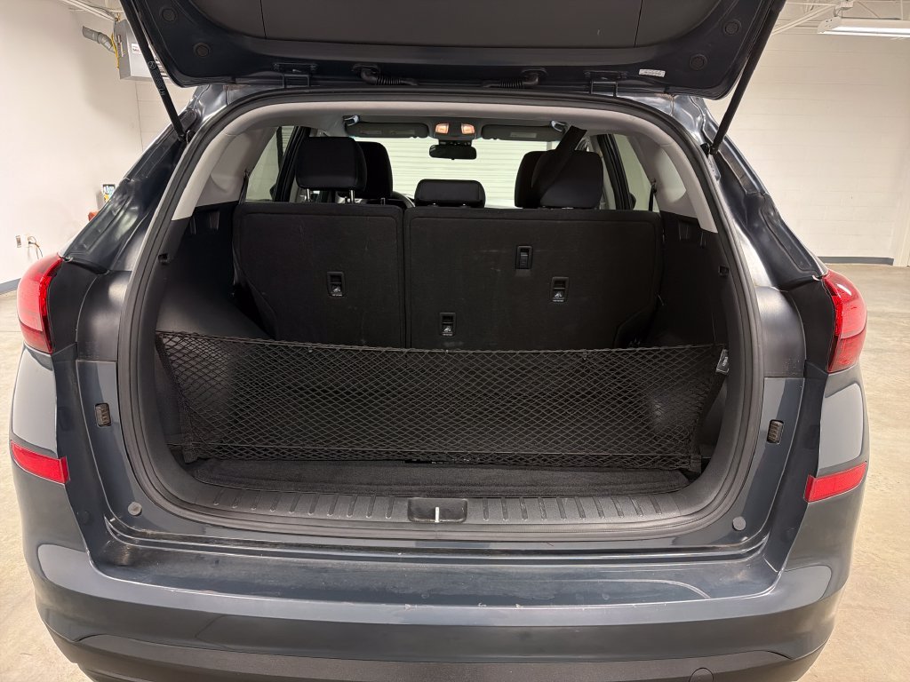 Used 2019 Blue Hyundai SE image 19