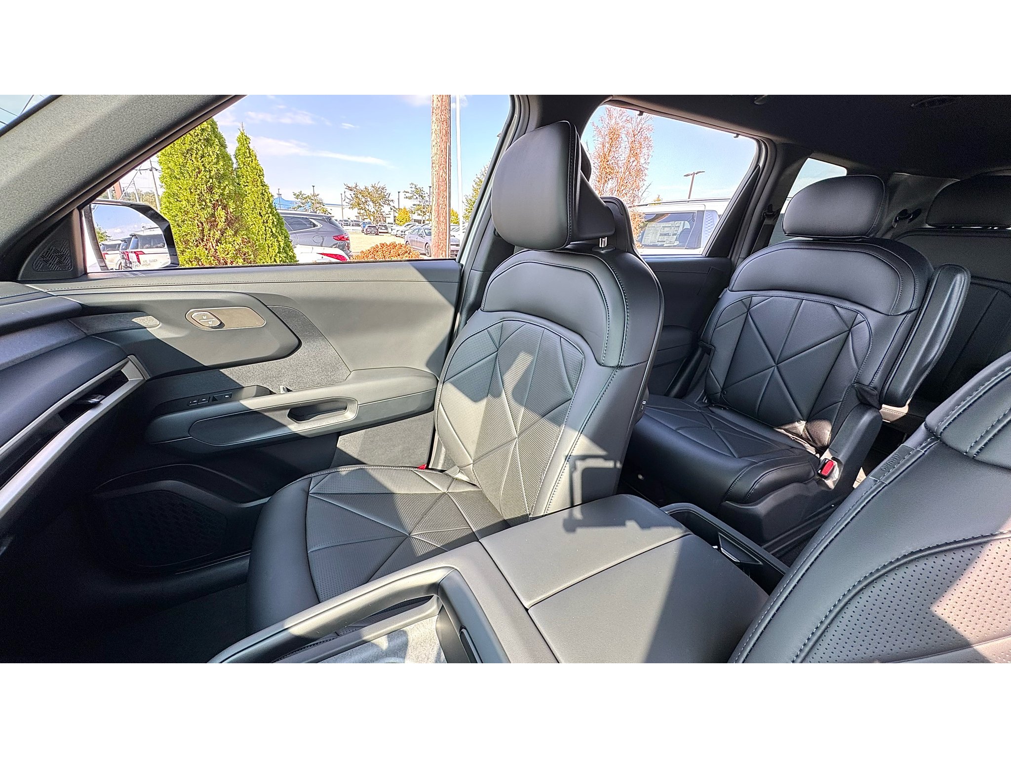New 2027 Glacial White Pearl Kia EX image 9