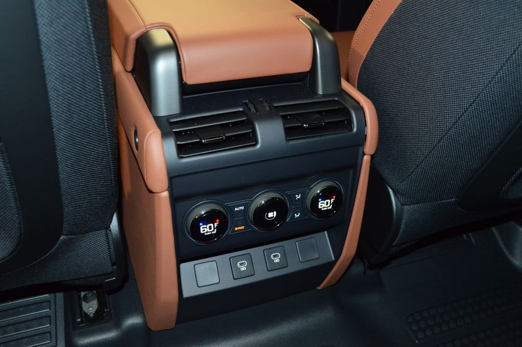 Used 2025 Gold Land Rover V8 image 34