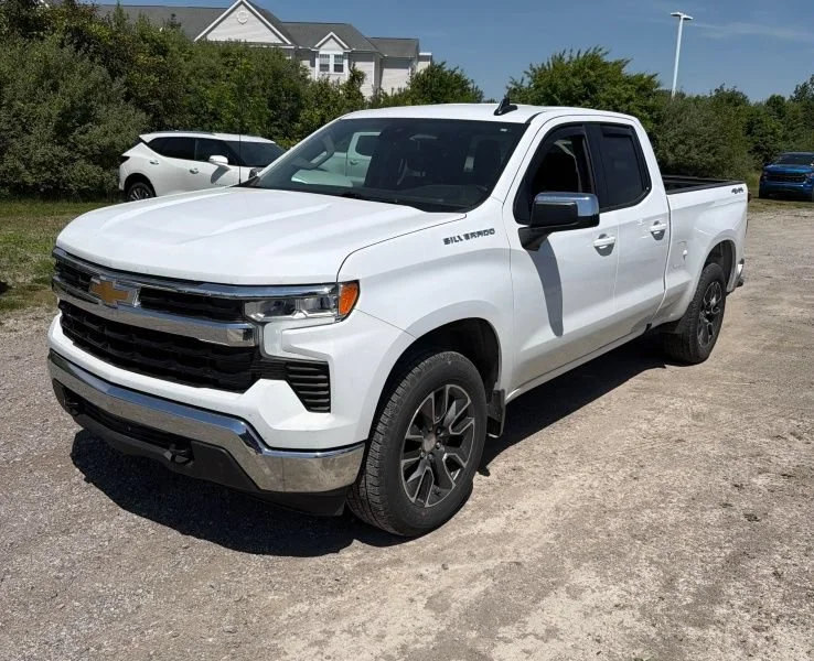 Used 2023 Summit White Chevrolet LT (2FL) image 3