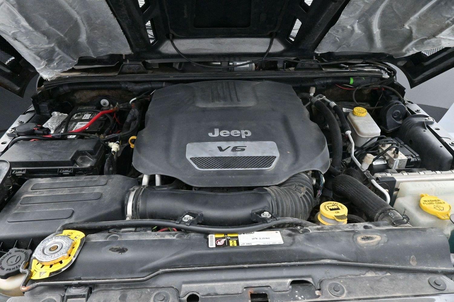 Used 2016 Granite Crystal Metallic Jeep Rubicon image 32