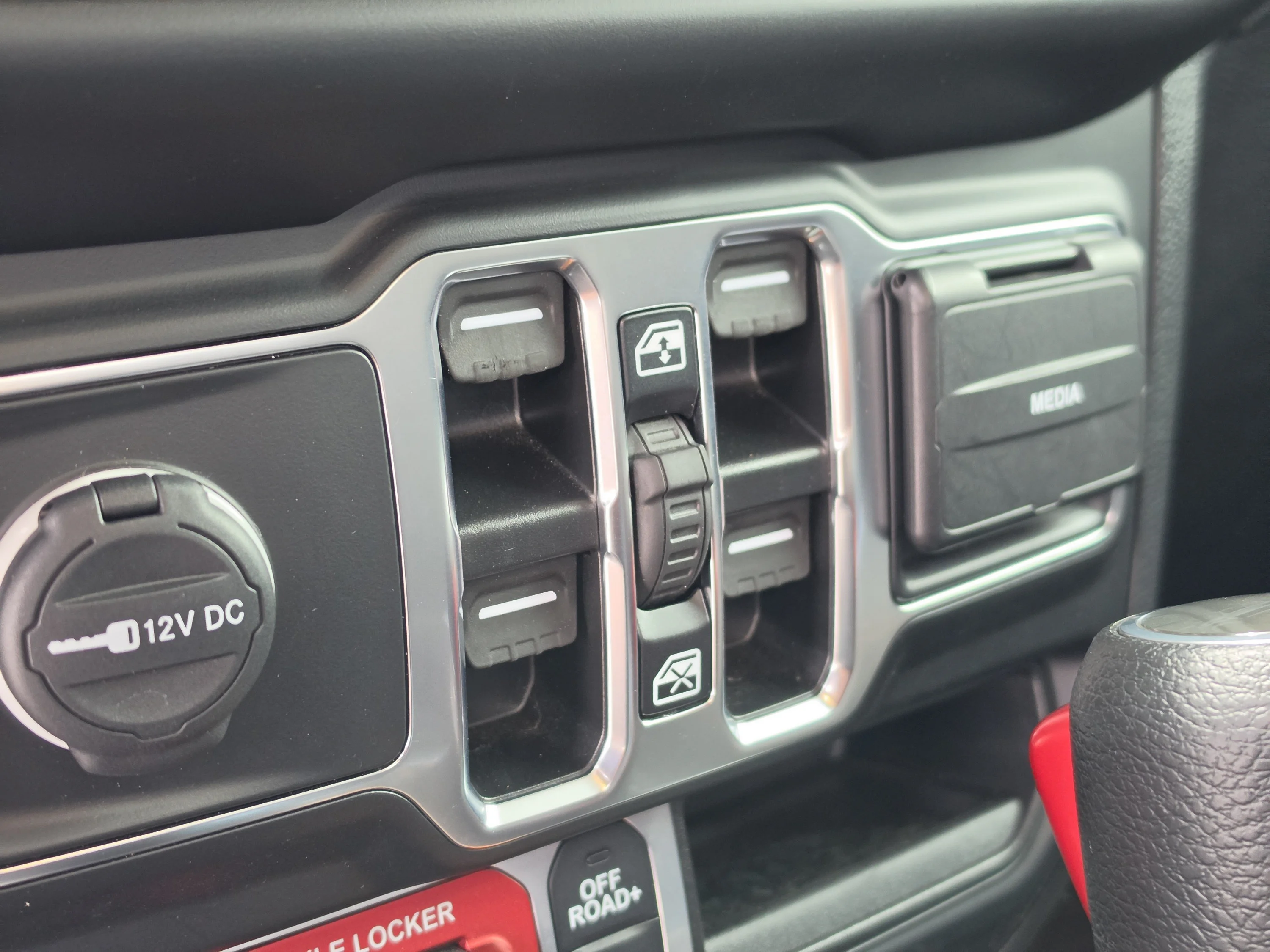 Used 2023 Black Clearcoat Jeep Mojave image 24