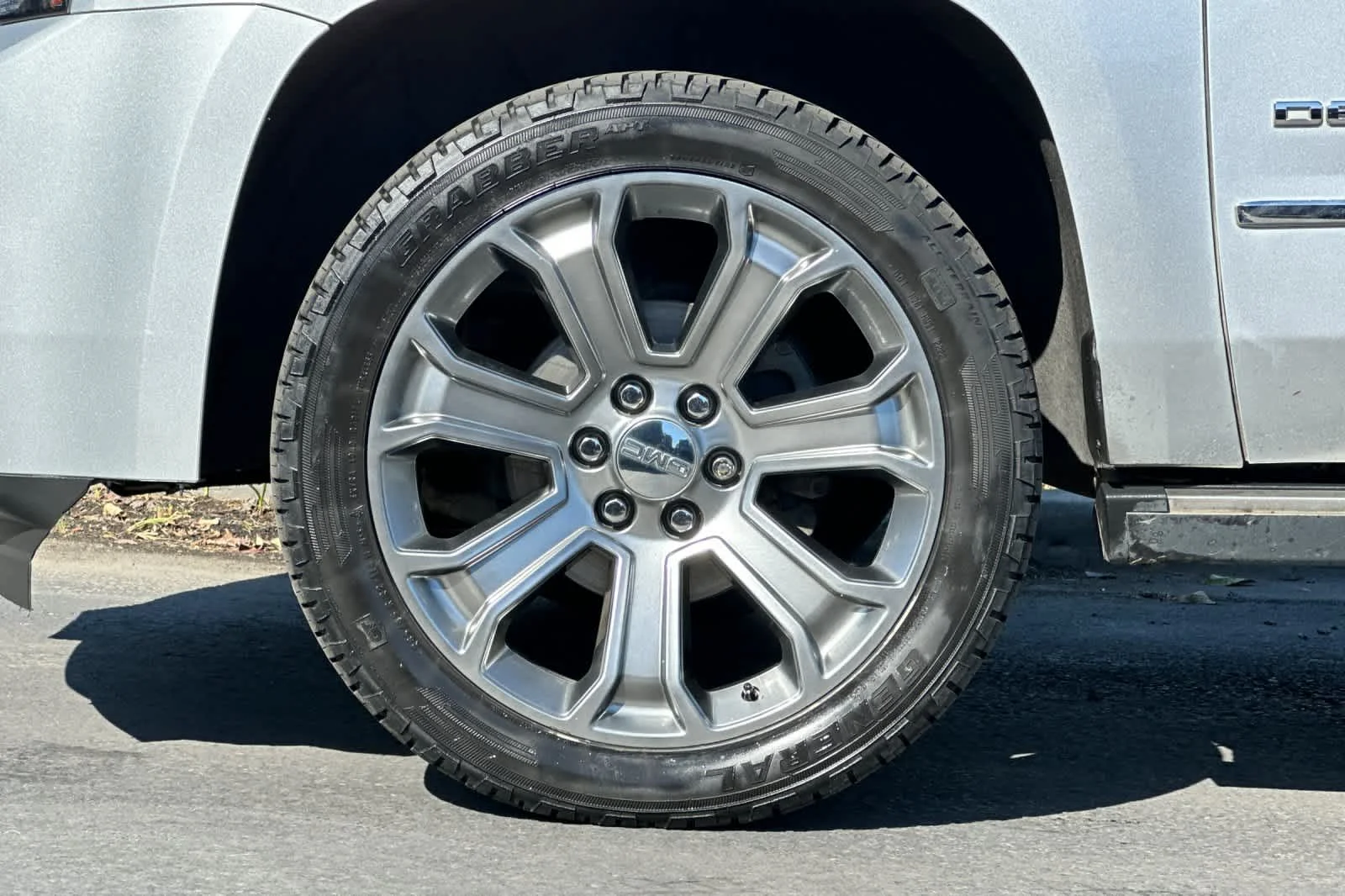 Used 2018 Quicksilver Metallic GMC Denali image 28