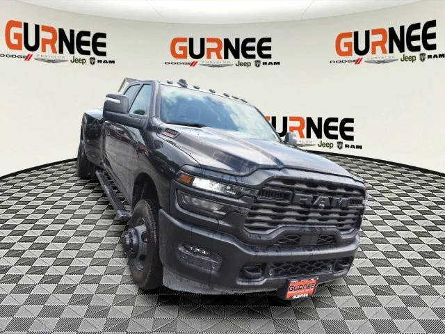 New 2026 Diamond Black Crystal Pearl-Coat Exterior Paint RAM Tradesman image 9