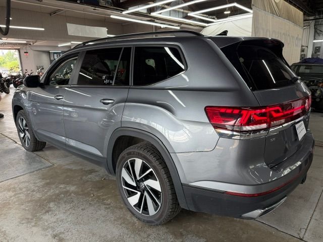 Used 2024 Gray Volkswagen 2.0T SE w/Technology image 2