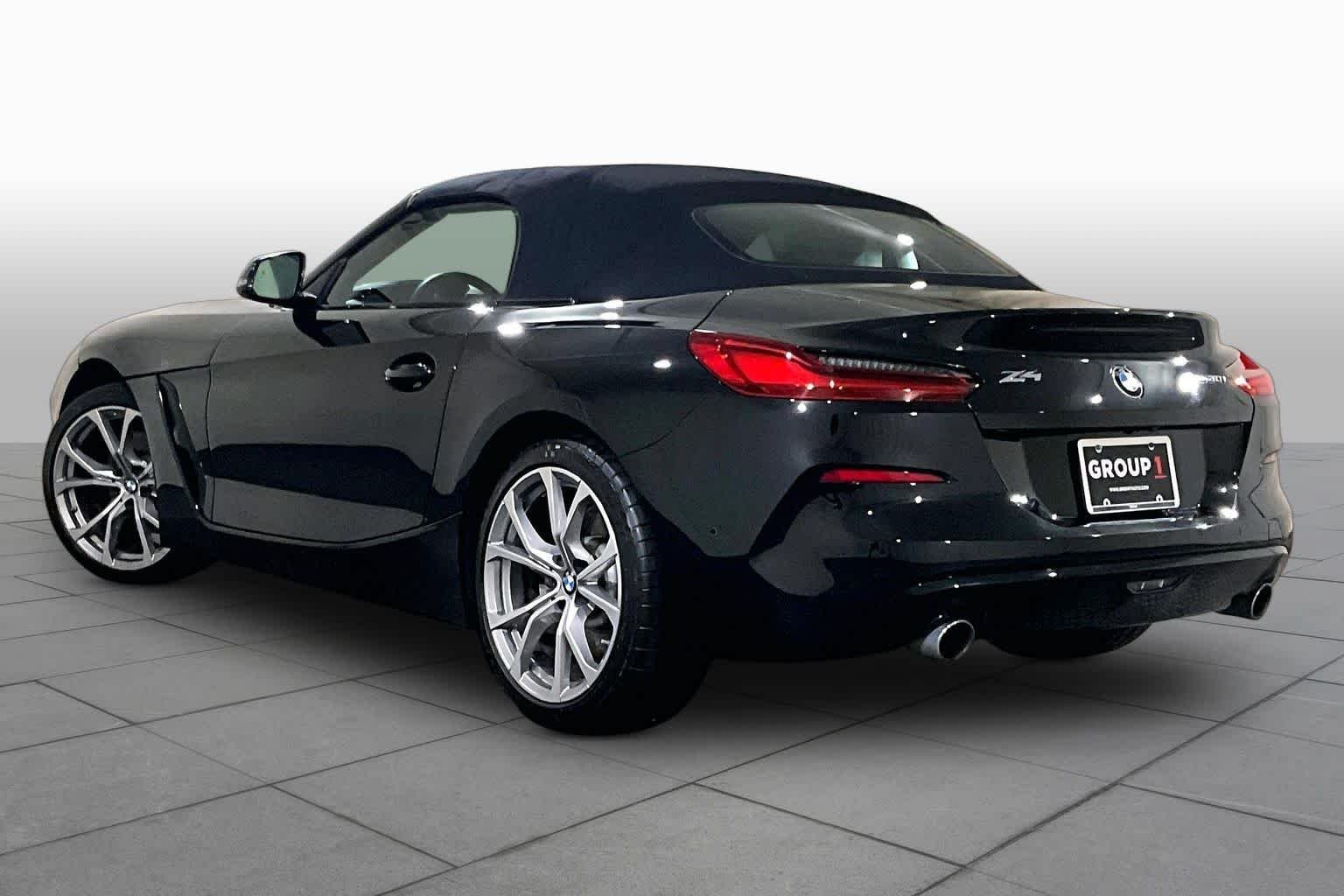 Used 2020 Black Sapphire Metallic BMW sDrive30i image 11