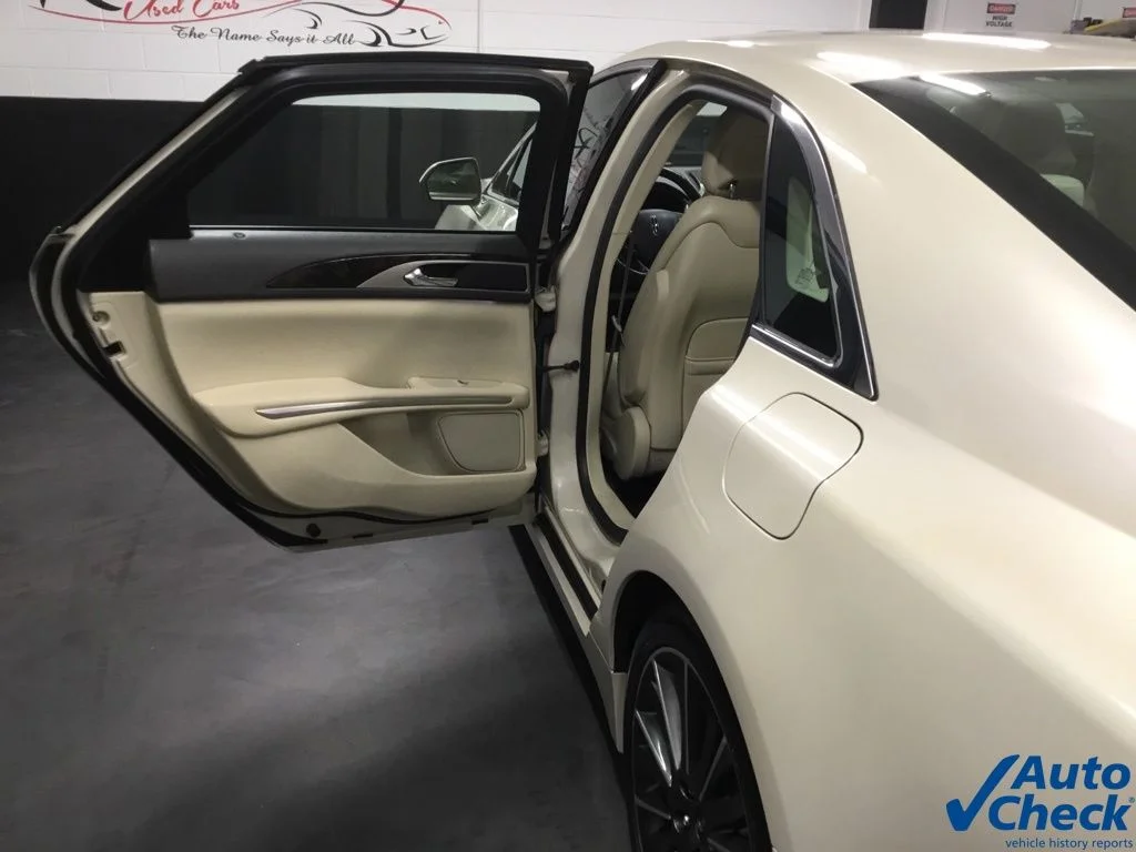 Used 2015 Silver Lincoln Base image 28