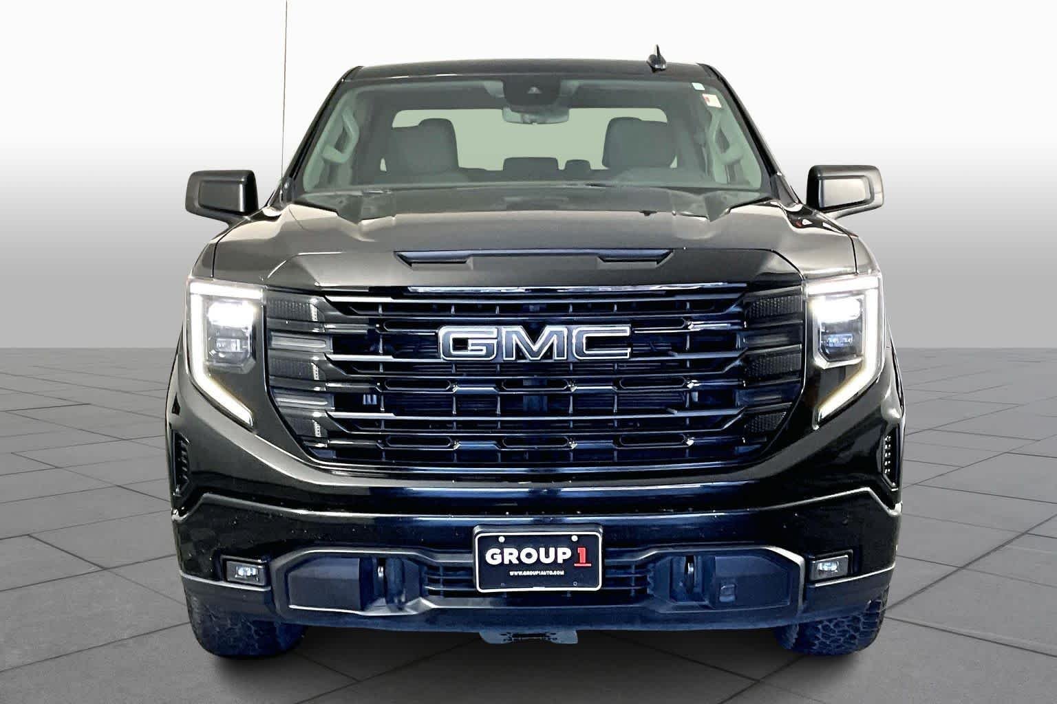 Used 2024 Onyx Black GMC Elevation image 4