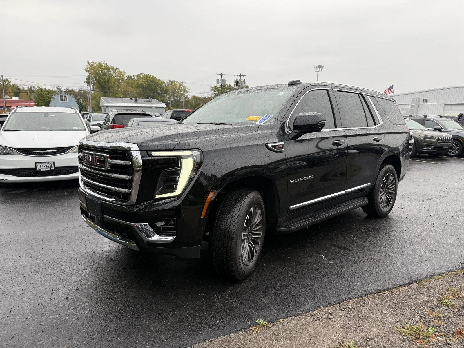 Used 2025 Onyx Black GMC Elevation image 9