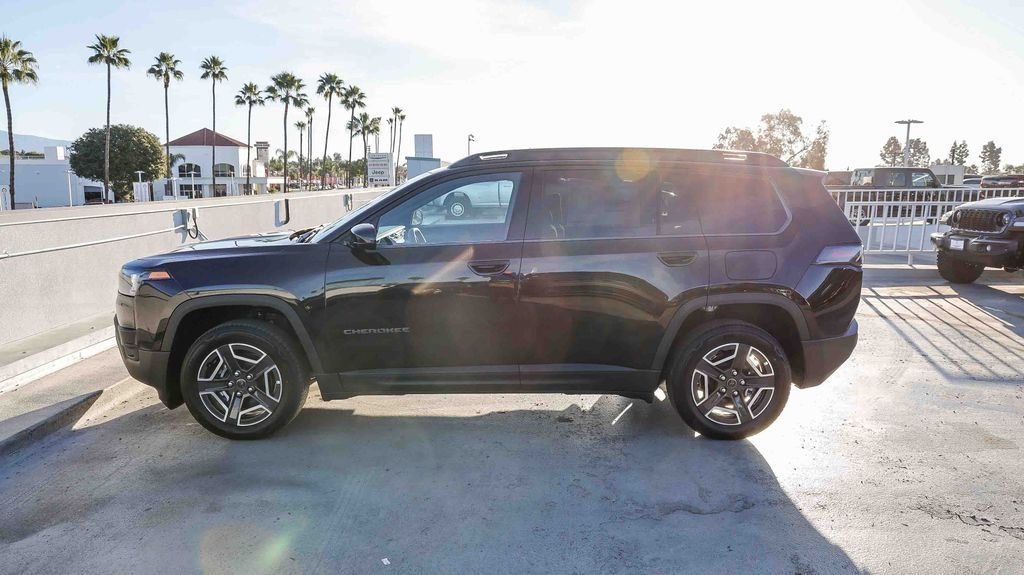 New 2026 Diamond Black Crystal Pearlcoat Jeep Laredo image 14
