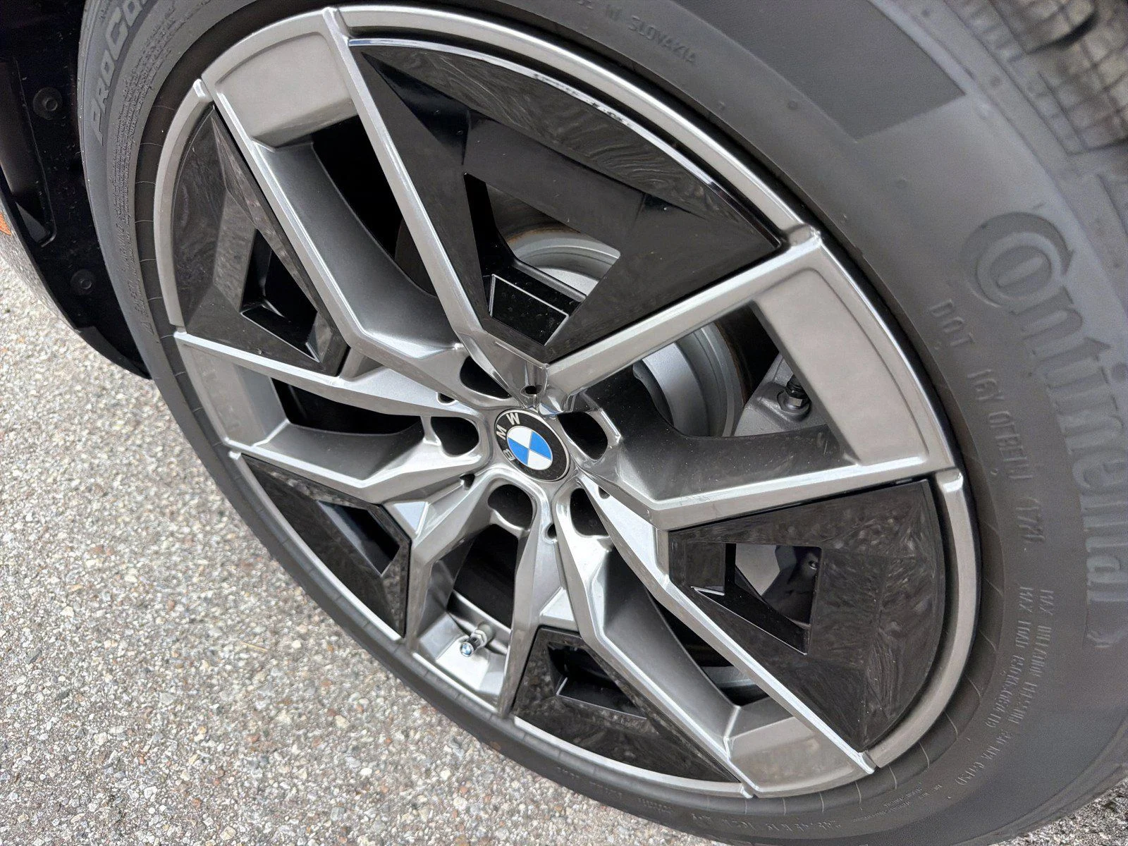New 2027 Black Sapphire Metallic BMW 530i xDrive image 11