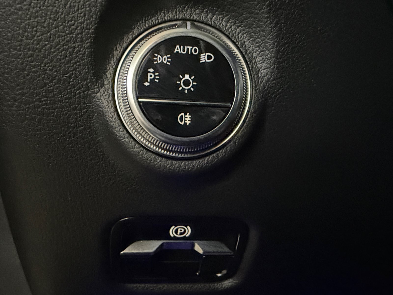 Used 2026 Silver Metallic Mercedes-Benz C 300 image 23