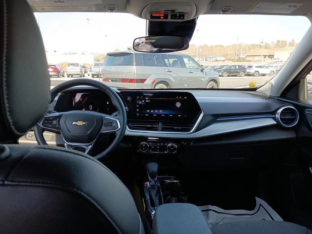 Used 2025 Red Chevrolet LT image 10