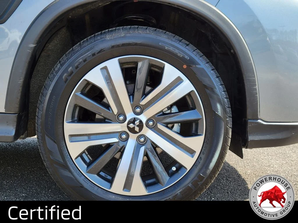 Used 2025 Silver Mitsubishi  image 12