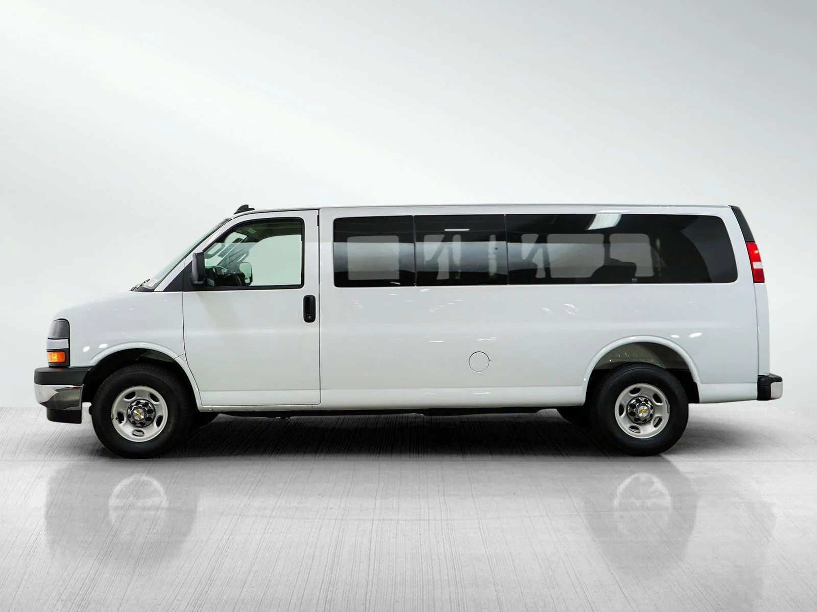 Used 2025 Chevrolet Express Passenger LT with VIN 1GAZGPF72S1164873 for sale in Burnsville, Minnesota