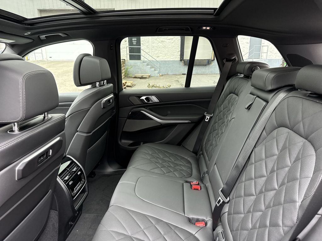 New 2026 Carbon Black Metallic BMW xDrive40i image 23