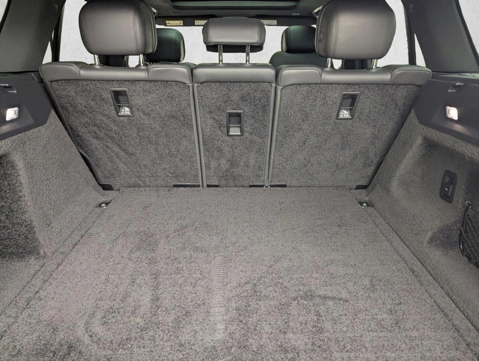 Used 2023 Black Land Rover SE image 23